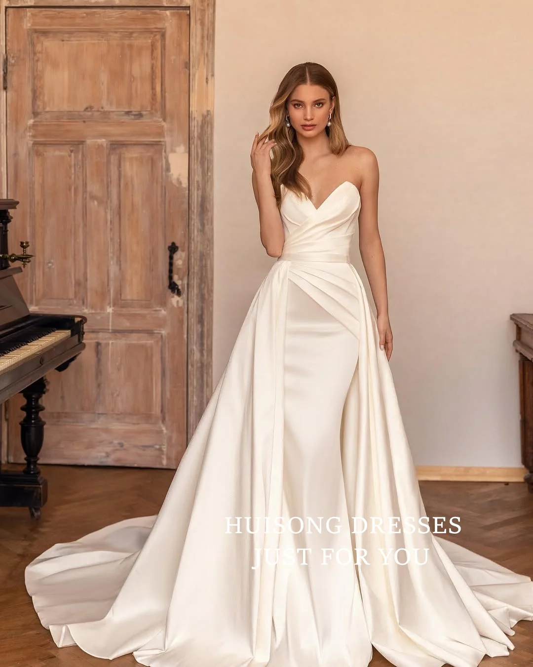 

HUISONG Customized Simple Satin Mermaid Wedding Dresses with Detachable Train Sweetheart Sleeveless Beach Bridal Gown vestidos