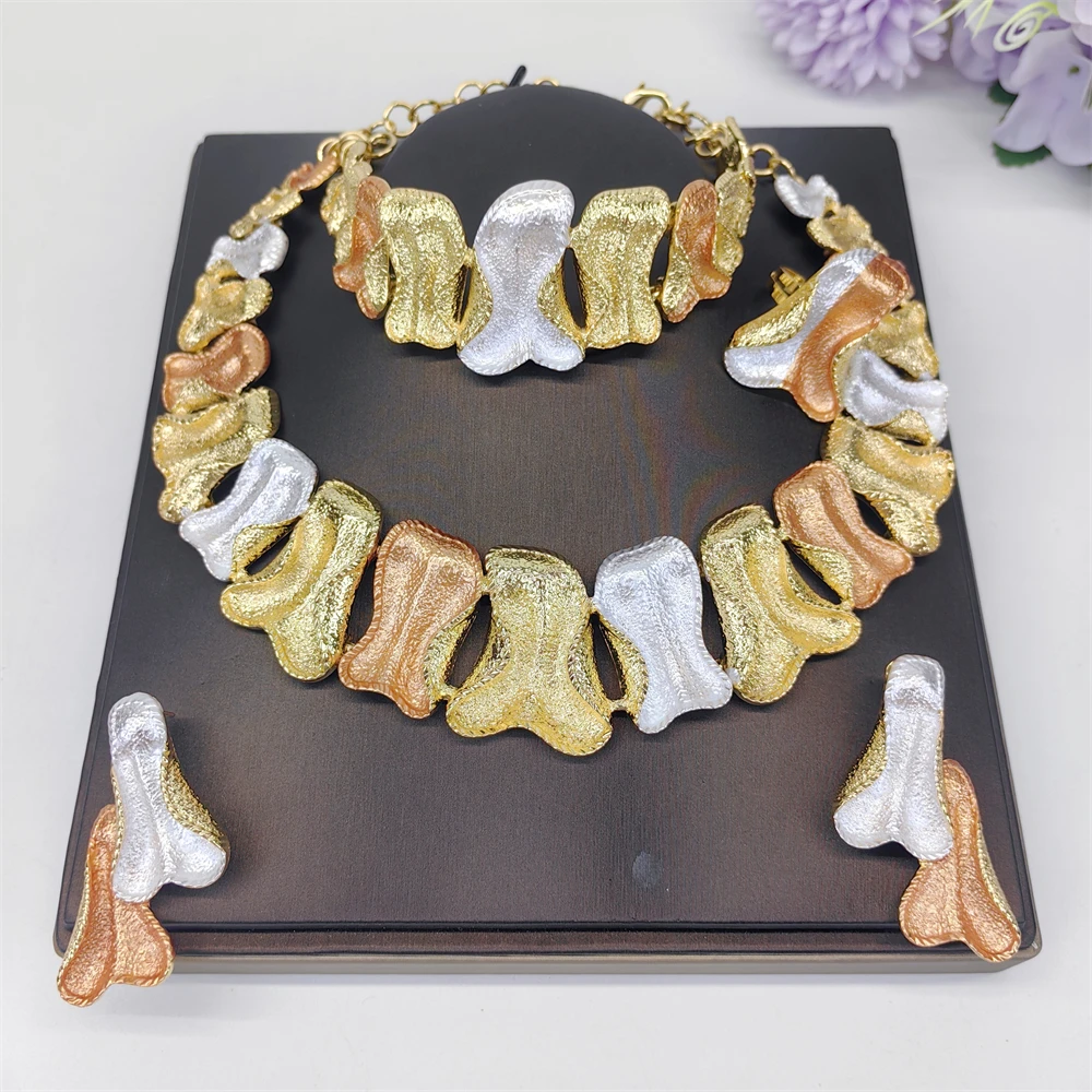 

Dubai 18k Gold Plated Women Jewelry Set Classic Design Necklace Earrings Bracelet And Ring 4PCS Set Jewelry
