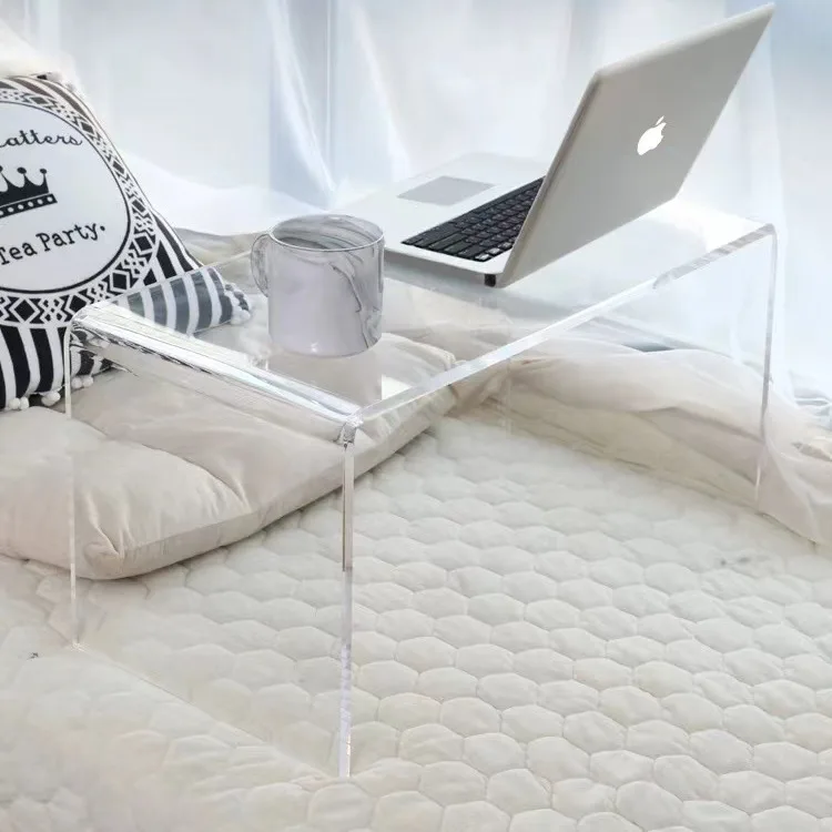 طاولة قهوة أكريليك شفافة وبسيطة على الإنترنت حافة منزلية للمشاهير قليلة زاوية غرفة نوم شمالية عدد قليل من خزانة جانبية للأريكة ونافذة كبيرة