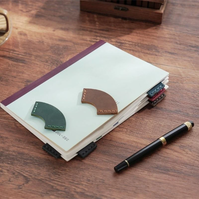 レトロブックマークファン型ページマーカーPUレザーブックマークシンプルな本マーカークリエイティブブックマーク