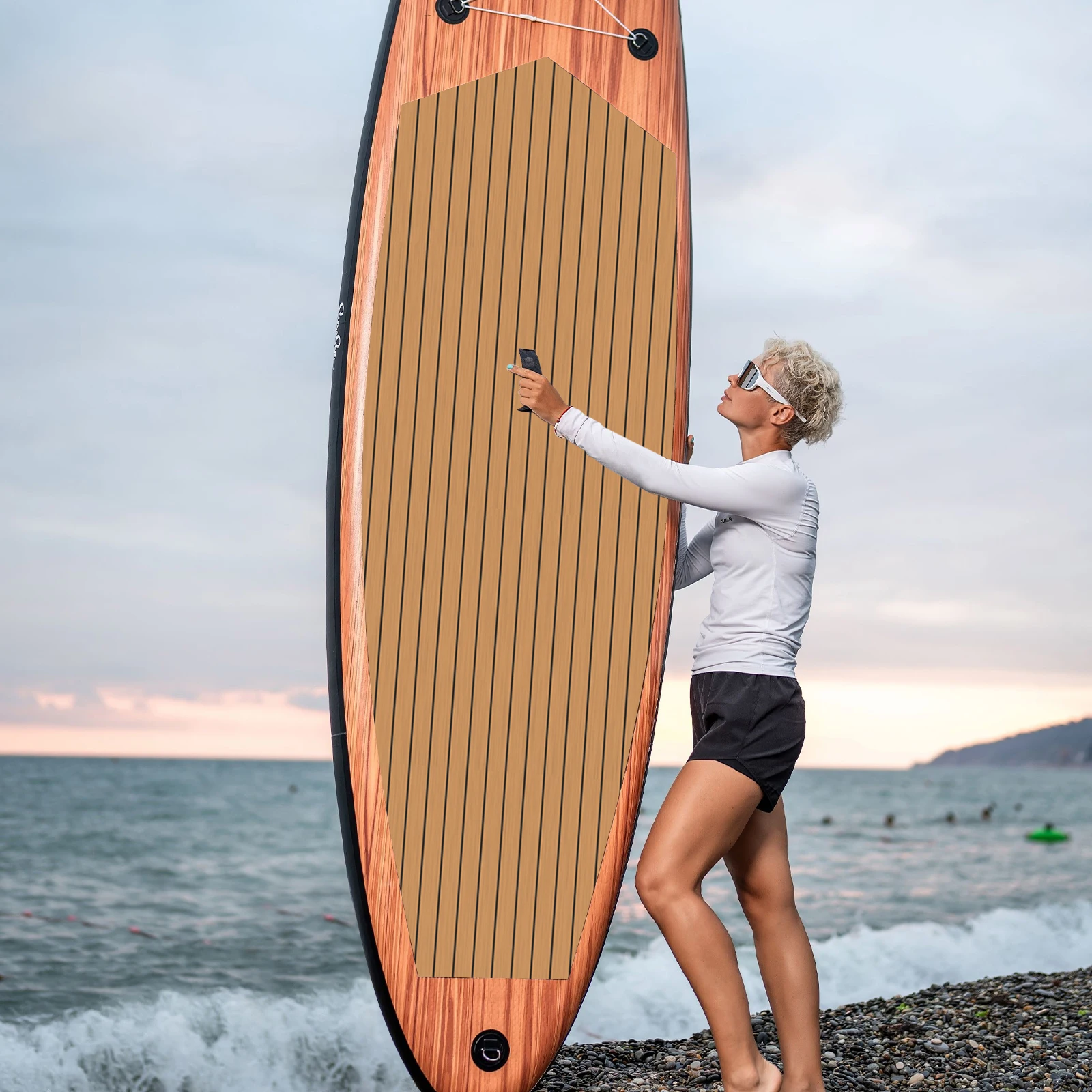 حصيرة سطح القارب غير القابلة للانزلاق من مادة EVA، مقاس 94 × 47 بوصة، مقاومة للماء والأشعة فوق البنفسجية، حصيرة أرضية قارب EVA مع دعم لاصق