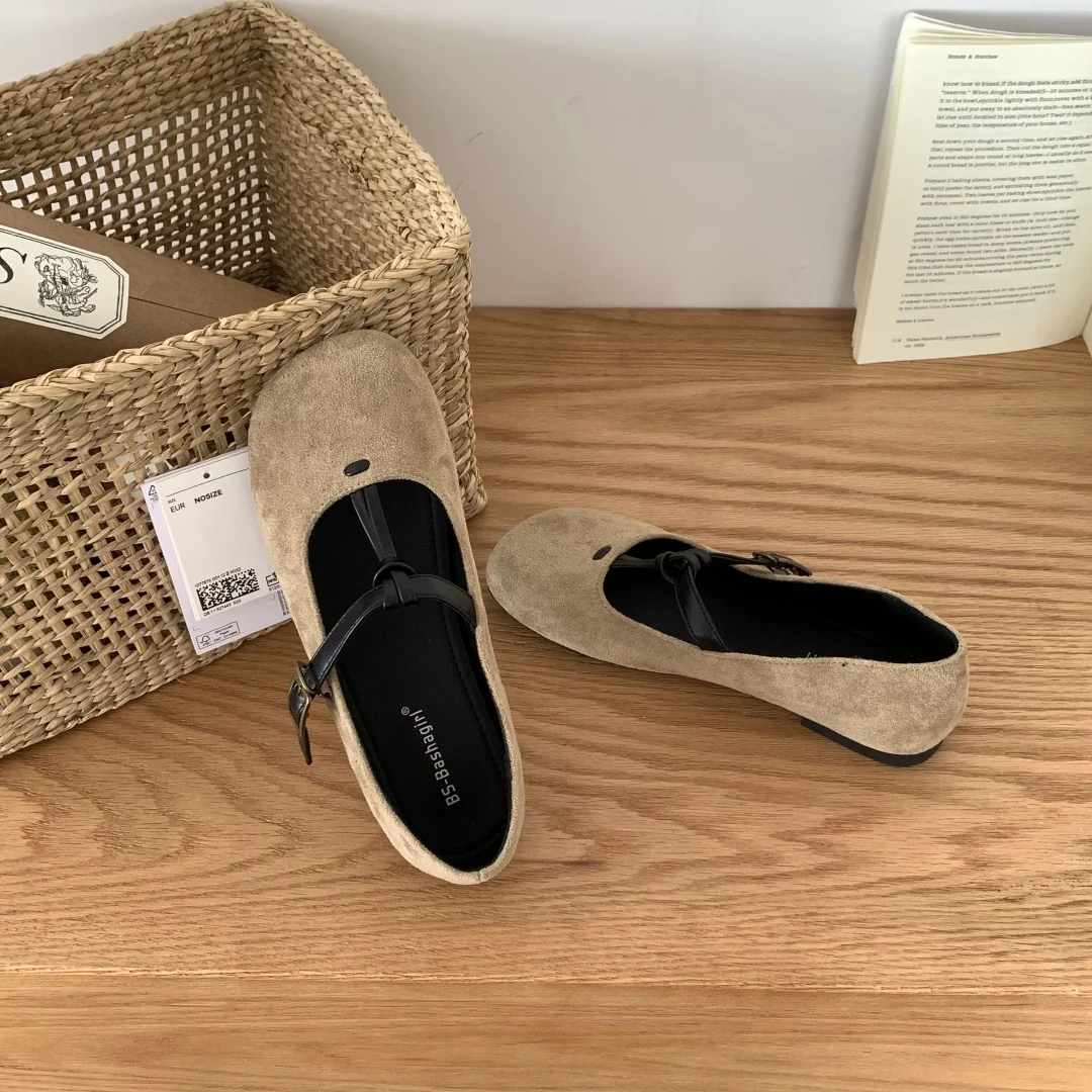أحذية باليه مسطحة للنساء بإبزيم على شكل حرف T أحذية بدون كعب بمقدمة مستديرة أحذية غير رسمية مريحة أحذية ماري جين كلاسيكية باللون الرمادي المشمش