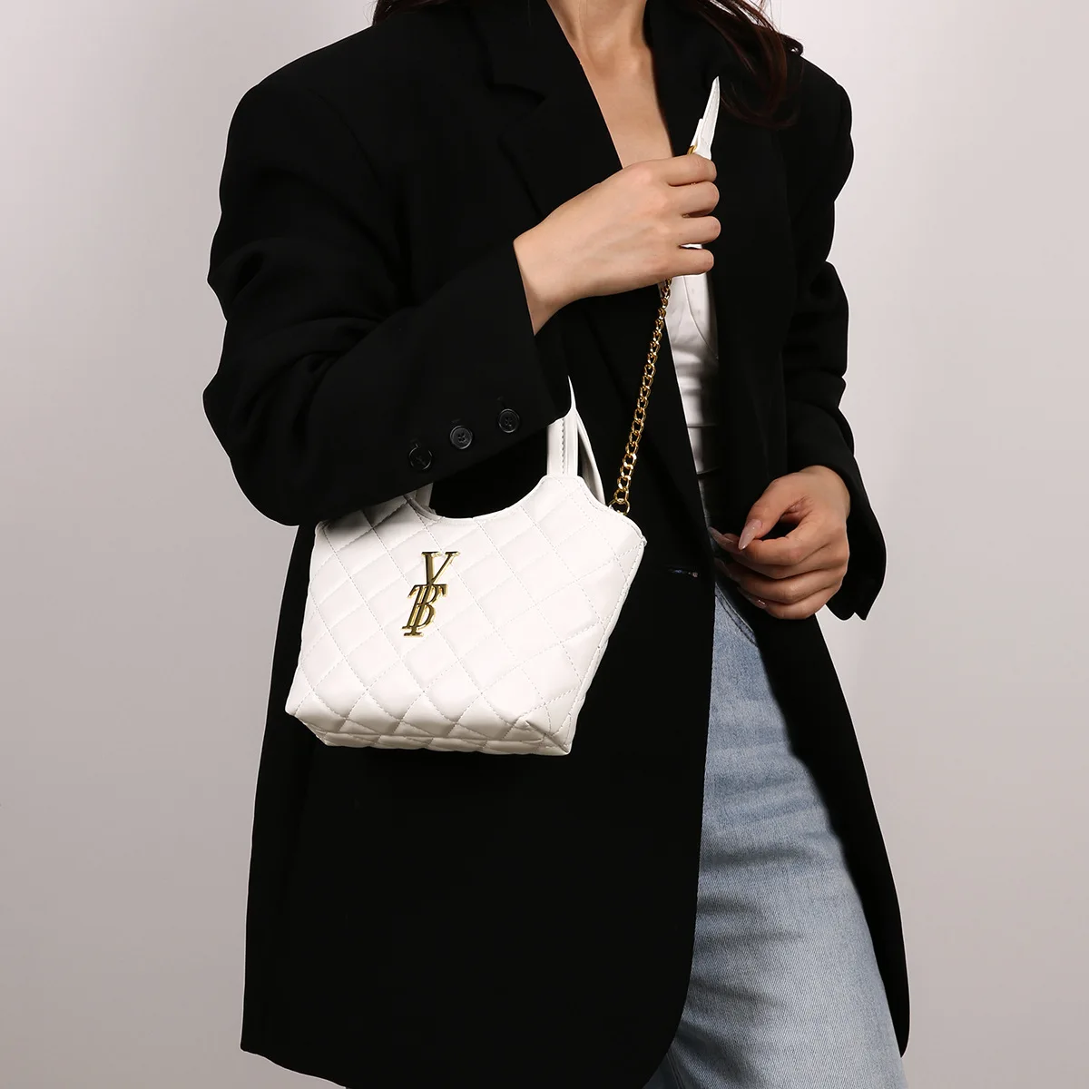 حقيبة كروس مبطنة فاخرة للنساء 2025 حقيبة كتف جديدة متعددة الاستخدامات، حقيبة يد جلدية عالية الجودة لجميع المناسبات