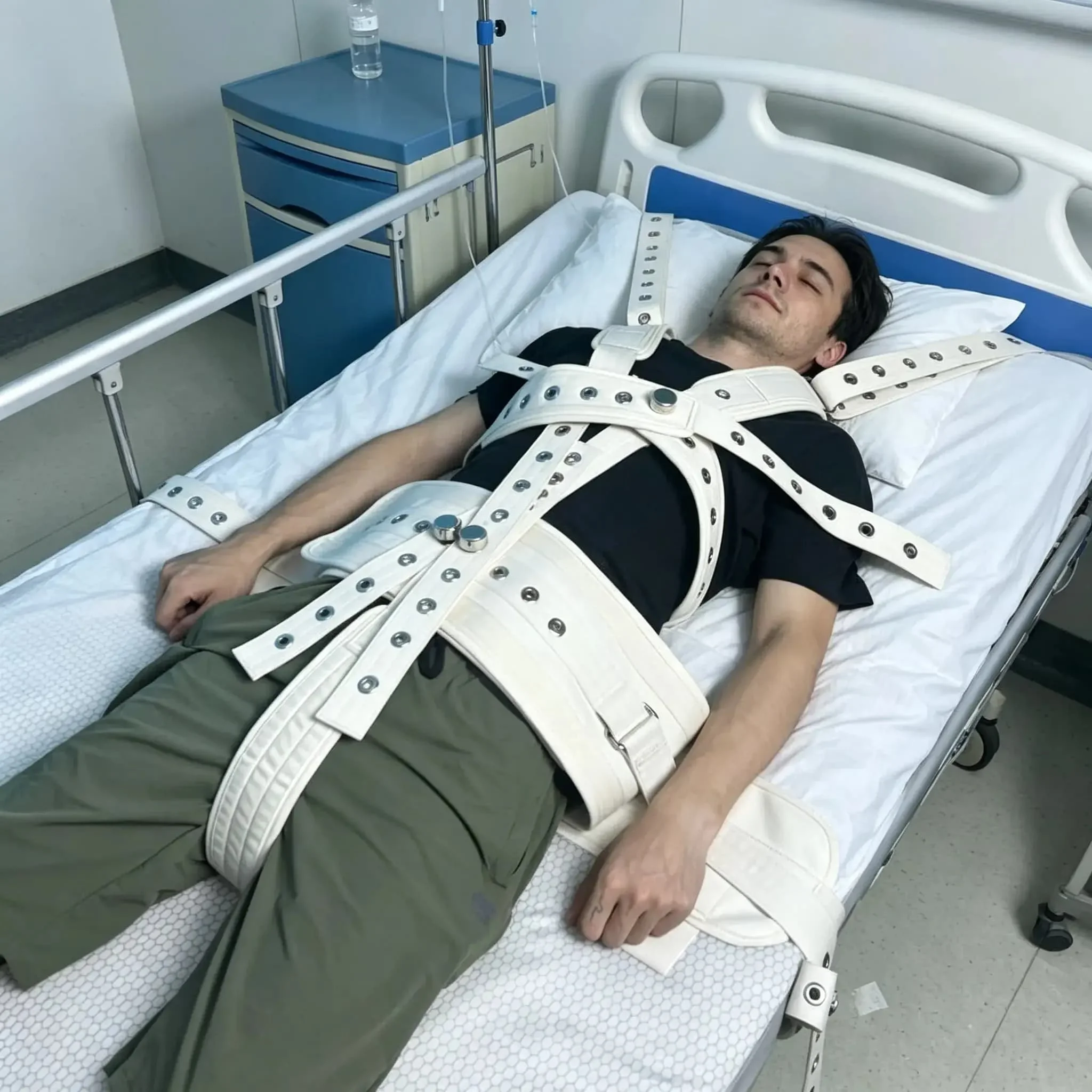 

Bed Restraint Set Fall Prevention Shoulder Waist Crotch Belt with Magnetic Lock Patient Safety Soft Cotton Fixing Strap