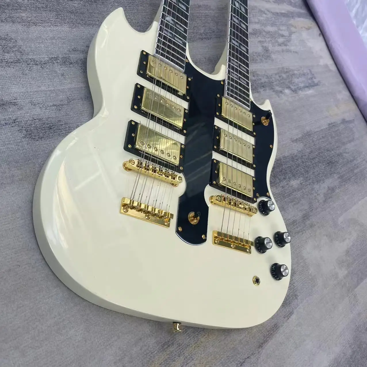 In stock, 12+6 chord double path electric guitar with a milky yellow body. Real pictures of the shipped product. Orders will be