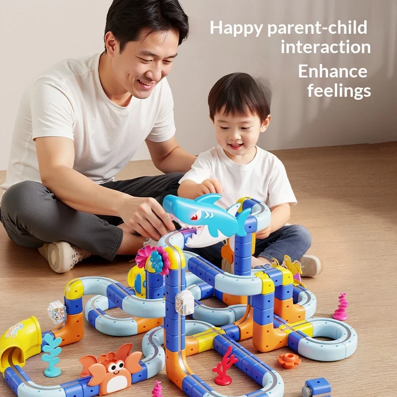 รถไฟแม่เหล็ก ชุดต่อรถไฟแม่เหล็ก ของเล่นรถไฟไฟฟ้า DIY ของขวัญวันเกิดและวันหยุด