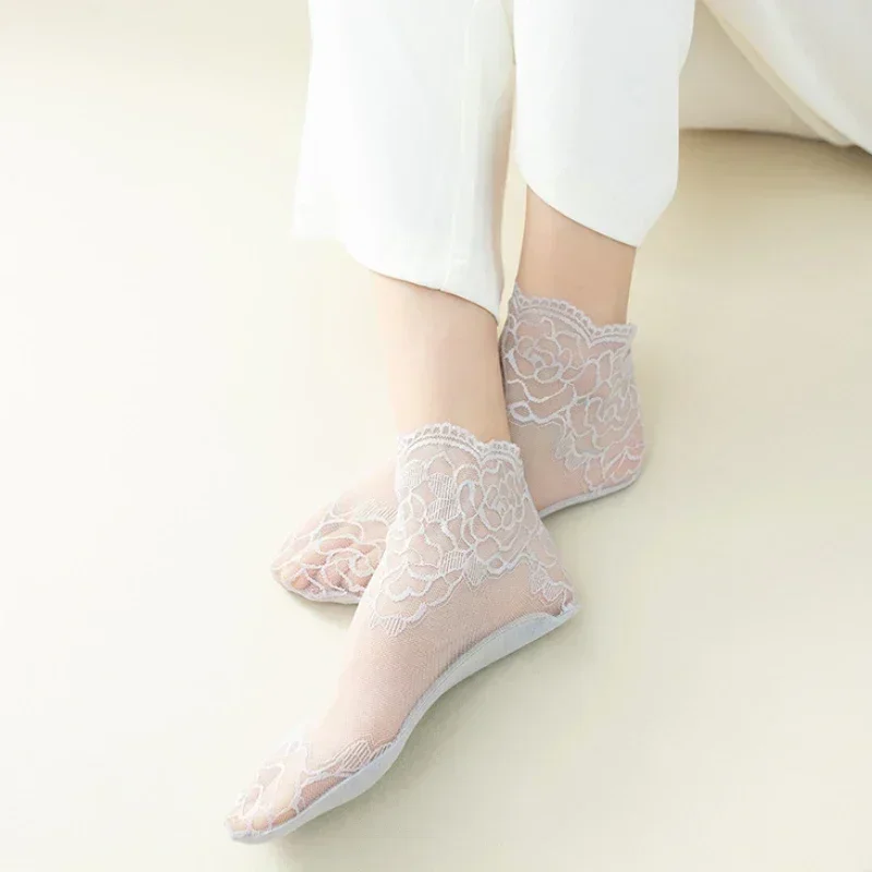 

5 Pairs/Lot Thin Invisible Lace Boat Socks for Women Non-Slip Hollow Design Transparent Shallow Fit Ladies Fashion Accessories