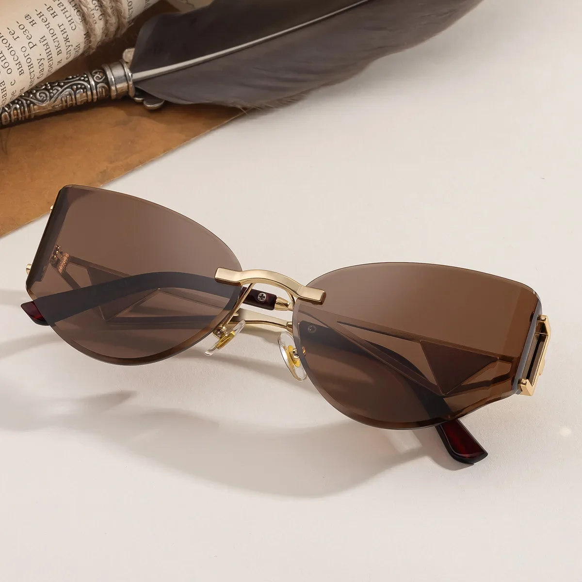 

2025 New Fashion Cat Eye Sunglasses Women Frameless Trendy Designer Shades UV Protection Lightweight