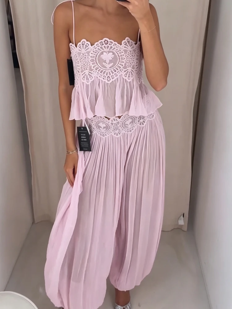 Ensemble de pantalon d'été pour femme en dentelle ajourée, avec haut court dos nu à bretelles spaghetti et pantalon plissé ample à coupe lanterne, collection 2026