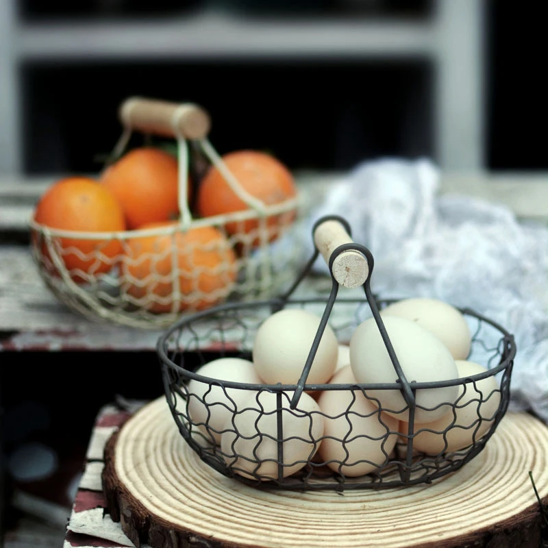 Keranjang penyimpanan praktis, bahan makanan telur buah sayuran Retro logam pegangan kayu putih & hitam 2 buah