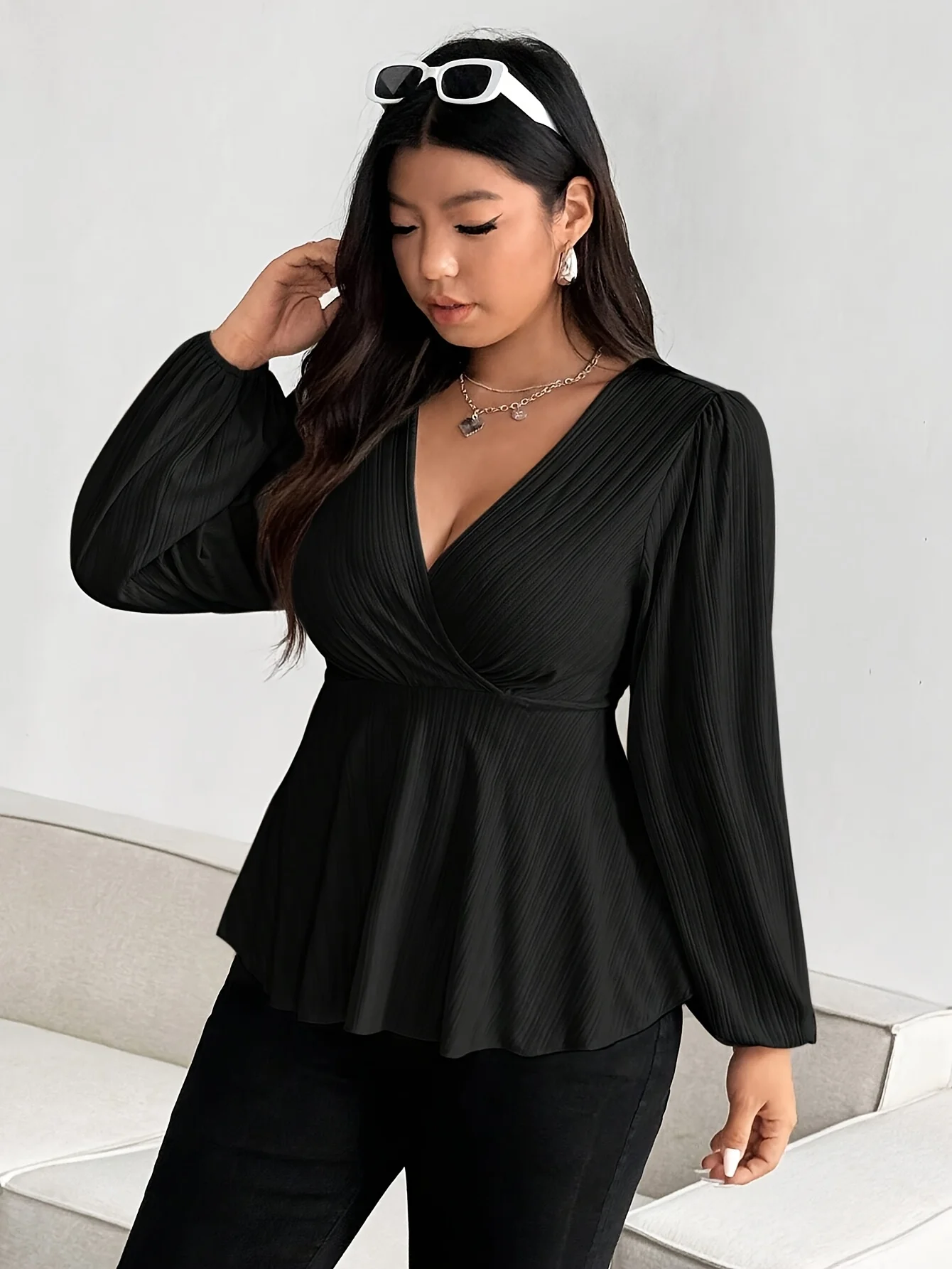 Plus-Size V-Ausschnitt Slim-Fit Langarm-Oberteil für Damen, Einfarbig, Elegantes V-Ausschnitt-Oberteil mit Laternenärmeln – Detail 5