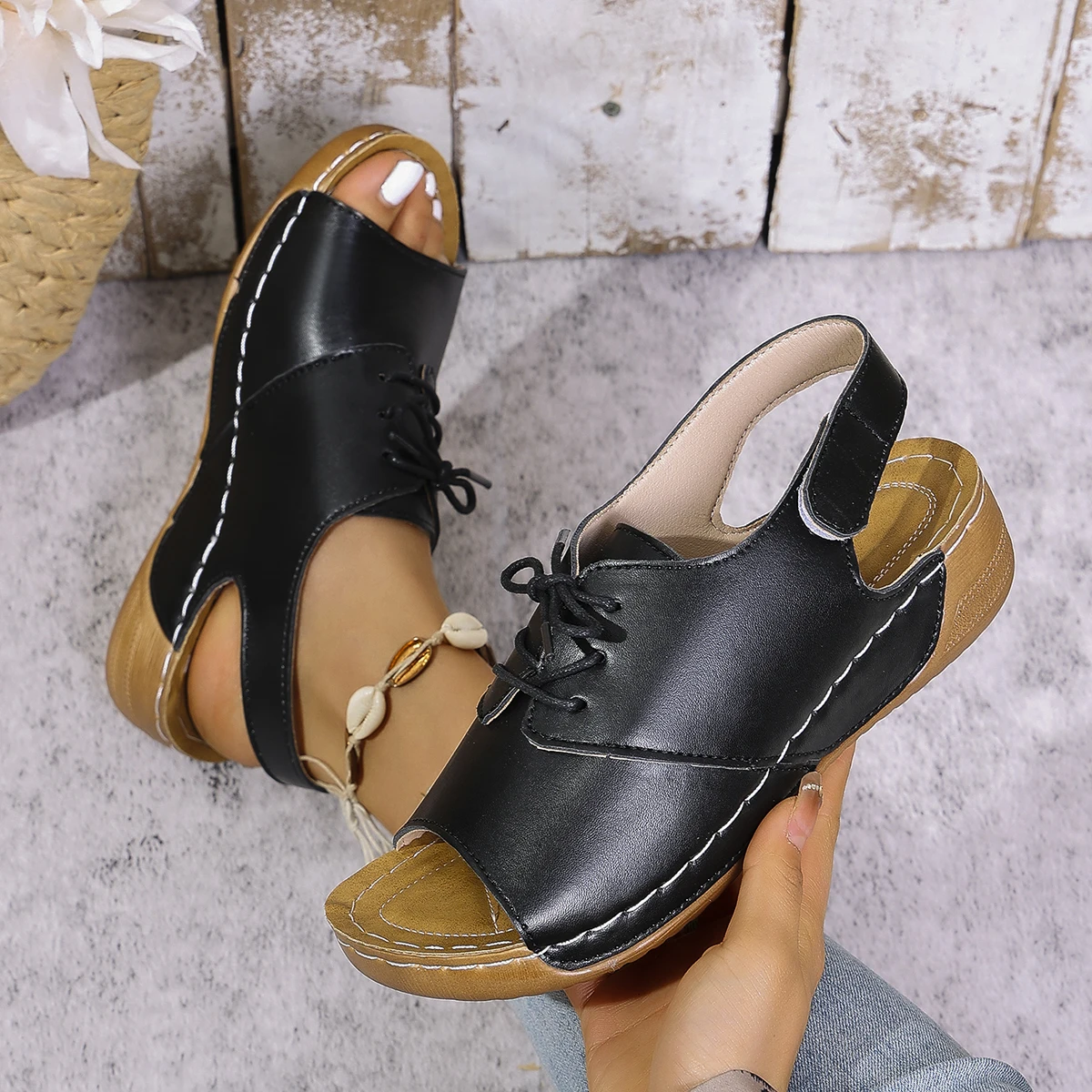 

Новые женские босоножки на танкетке, сандалии в стиле ретро с открытым носком и открытым носком, дизайн ремешка на липучке, пляжная повседневная обувь без шнуровки для верхней одежды