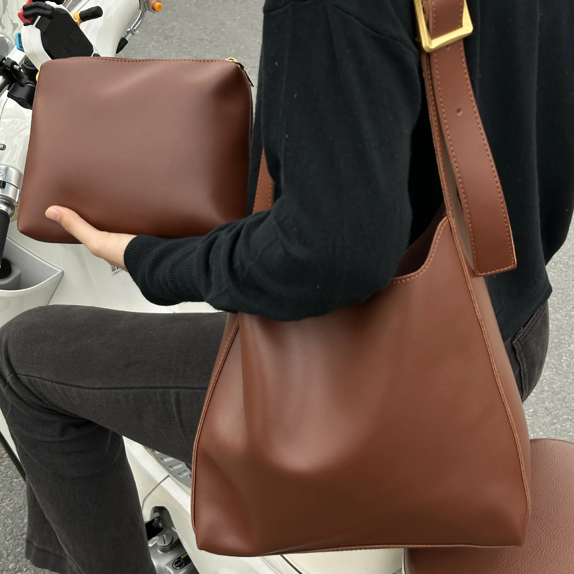 

Crossbody Bag New Fashion Versatile Bucket Bag 2-Piece Set Large Capacity Soft Hobo Shoulder Bag Casual Crossbody Bag Set