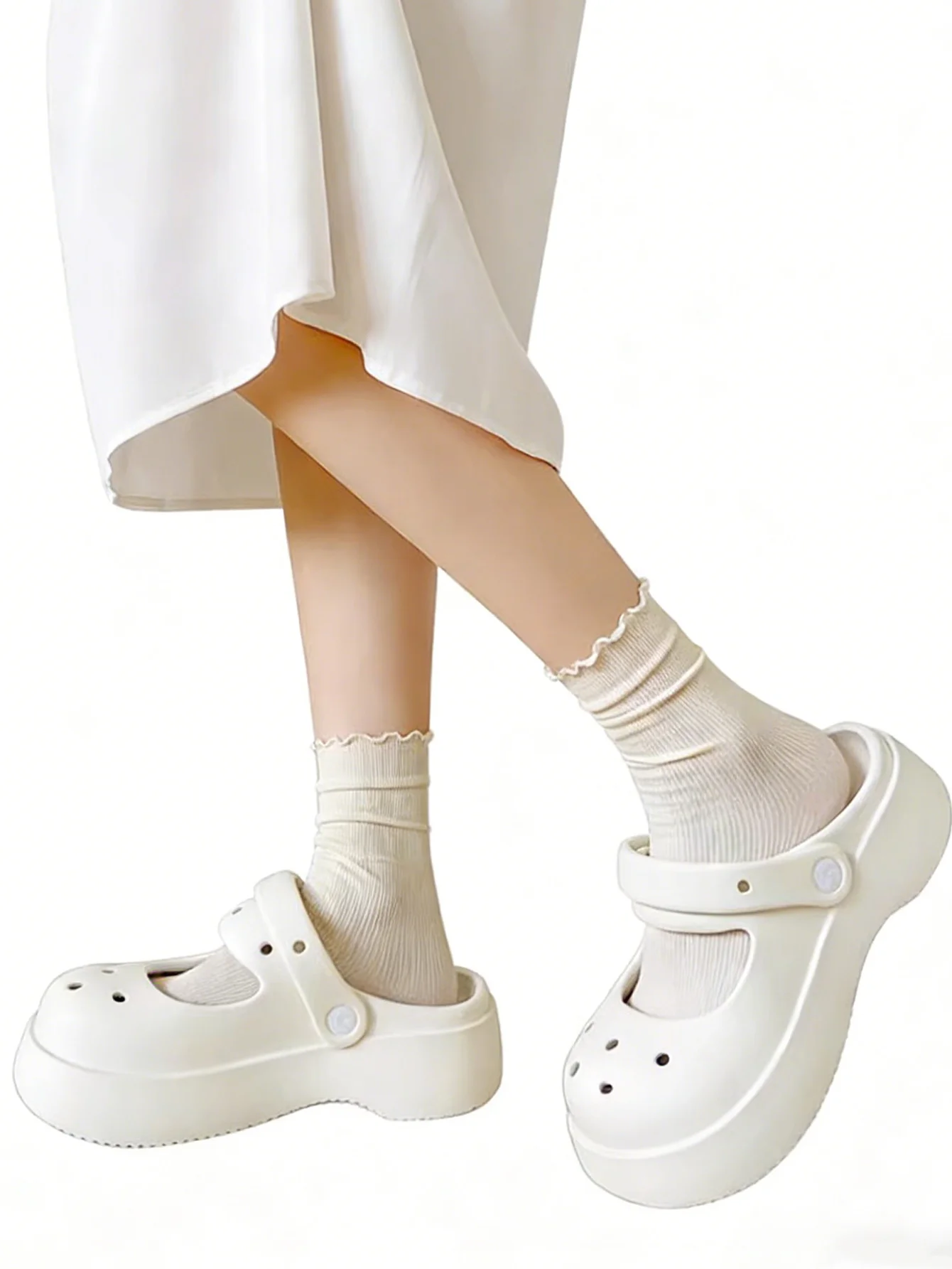 Women's White Ribbed Crew Socks with Lettuce Ruffle Trim, Sweet Preppy Style Hosiery for Daily Casual & Mary Jane Shoes