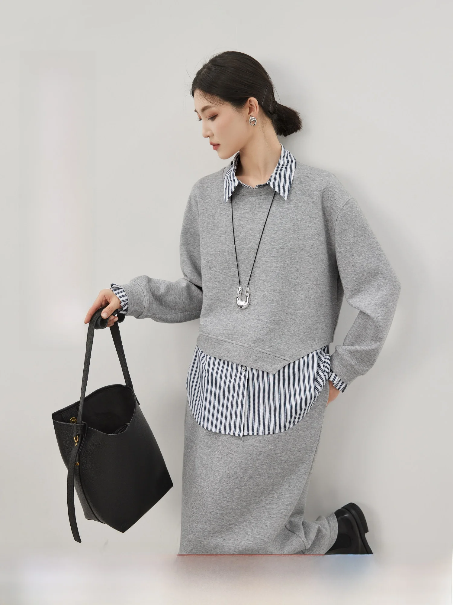 

Комплект Mijia High Quali 2025: весенний модный комплект из свитшота, полосатого жилета, юбки и футболки. Женский повседневный комплект из полиэстера...