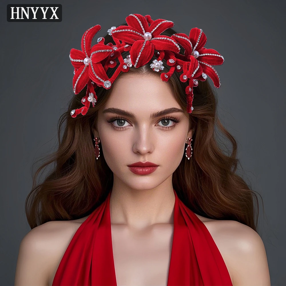 

HNYYX Элегантная красная бархатная повязка на голову в форме цветка, аксессуары для волос со стразами и жемчугом для свадьбы, выпускного вечера, торжественных мероприятий YXA383