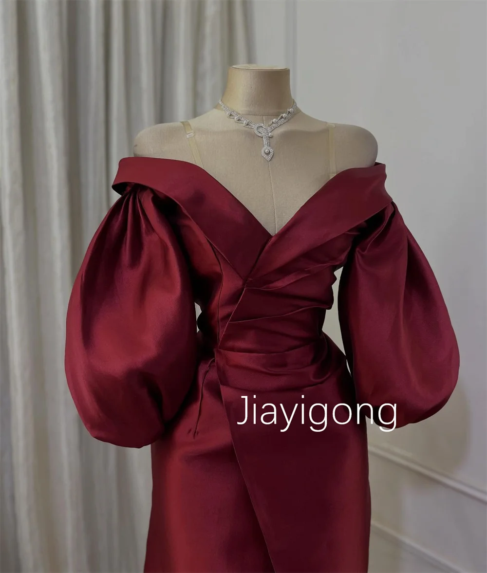 Aangepaste eenvoudige charmeuse plooi A-lijn off-the-shoulder korte jurken op maat gemaakte gelegenheid beroemdheid voortreffelijk formeel