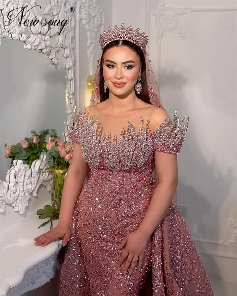 Rosa Abendkleider mit Perlenstickerei, maßgeschneidert, schulterfrei, Kristalle, Verlobungskleid, arabisches Dubai-Hochzeitskleid, abnehmbarer Rock