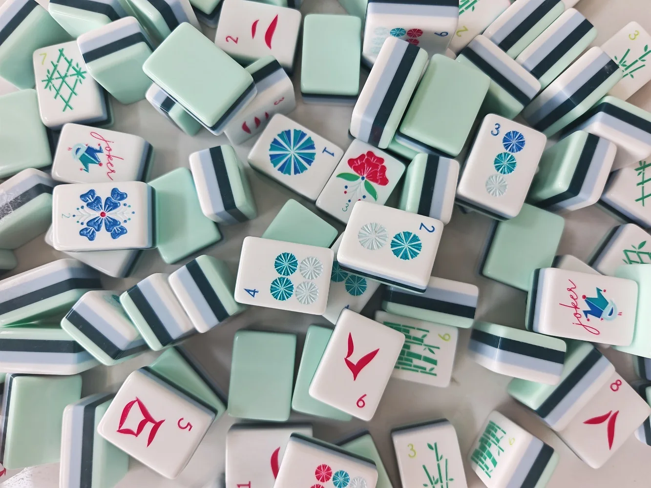 Hot Mahjong Tiles American Mahjong Tile Premium Travel Mahjong Set 4-Layer Acrylic Pale Turquoise Luxury Portable Mah Jongg Game