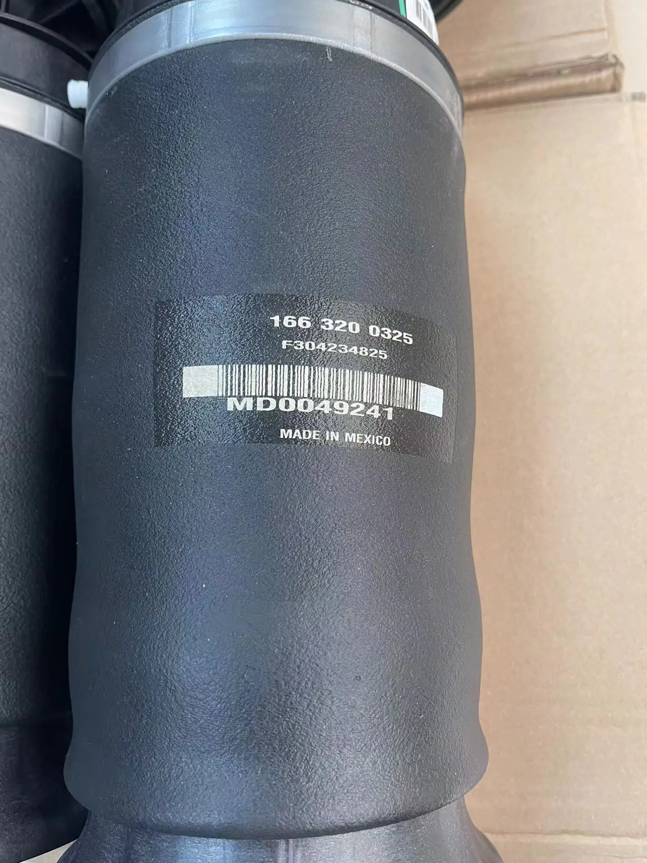 1663200325,1643200225,1643200425 new rear shock bag rear shock bag for the Mercedes W166 chassis 166, GL320, GL350, GL450 ML320,