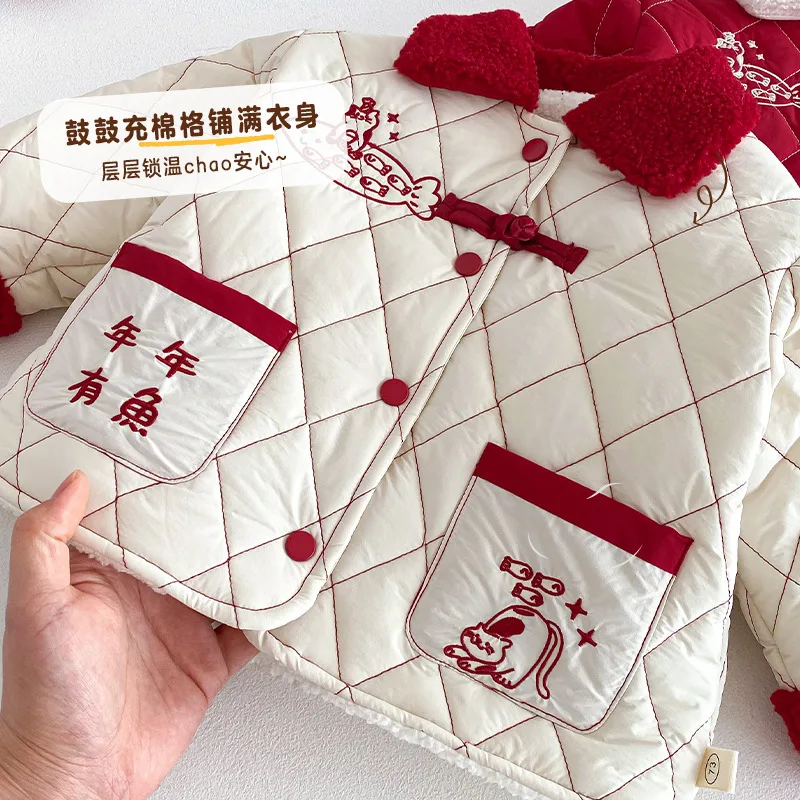 ملابس الأطفال السنة الجديدة 2025 ملابس شتوية جديدة للأولاد مطرزة برسوم كارتونية قطيفة ملابس قطنية ملابس قطنية للأطفال