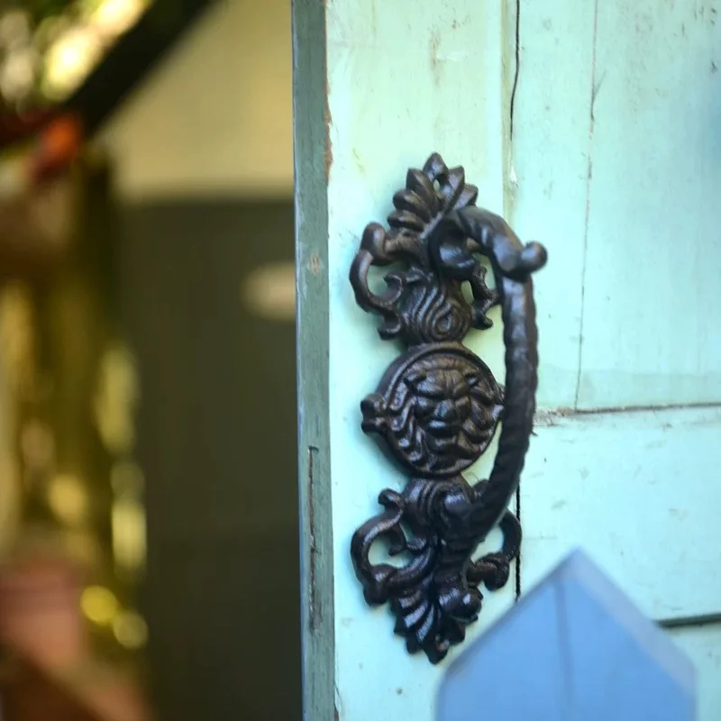 Uchwyt do drzwi z żeliwa w stylu vintage, antyczny ozdobny uchwyt, montaż ścienny, 22 x 8,5 cm, ze śrubami montażowymi, tradycyjny wzór