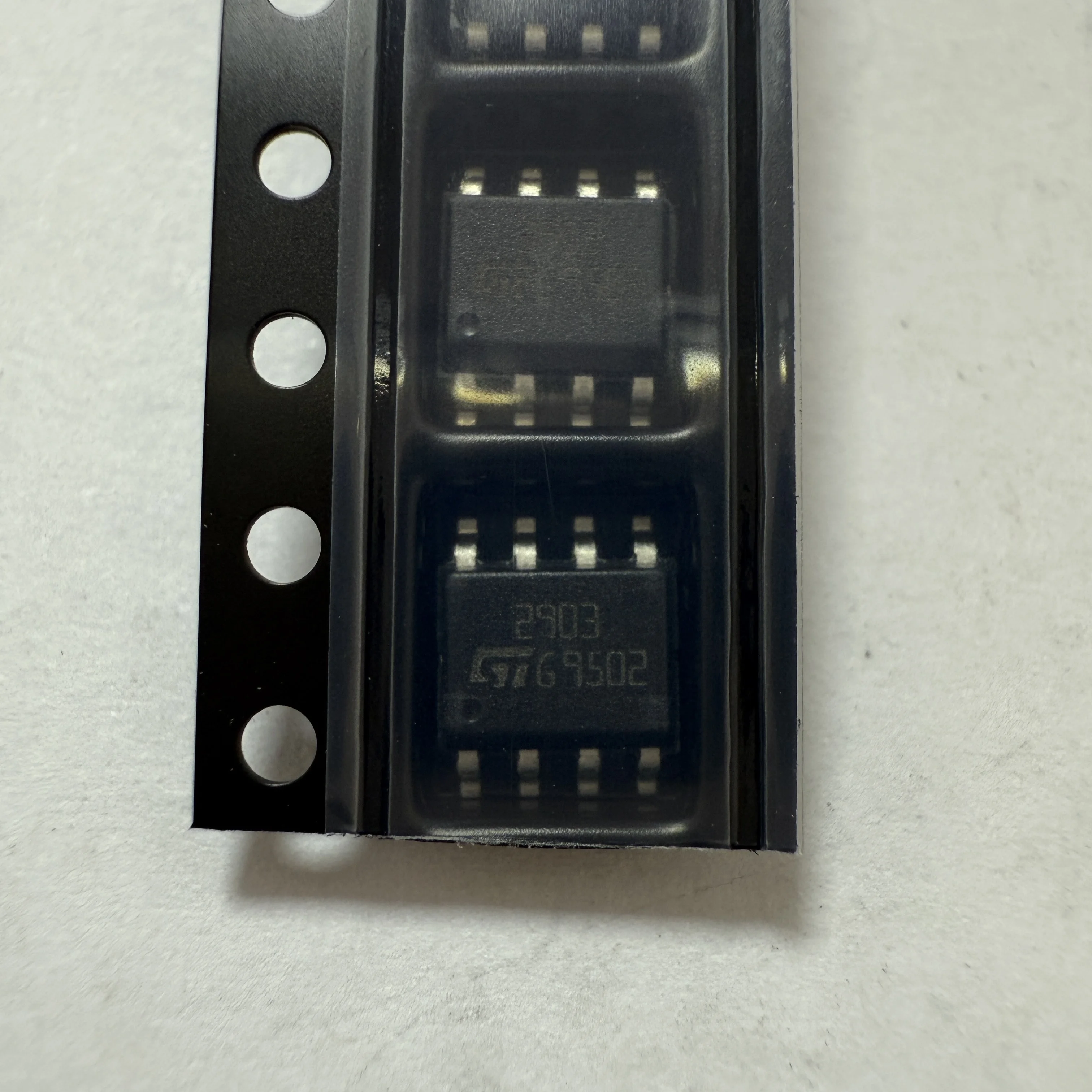 50PCS/LOT LM2903DT (Isolation Amplifiers)