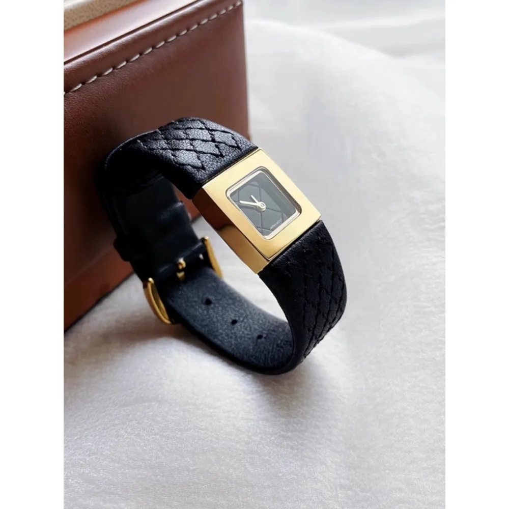 

Medieval Watch Women's Sugar Cube No Concept French Light Luxury Quartz Watch