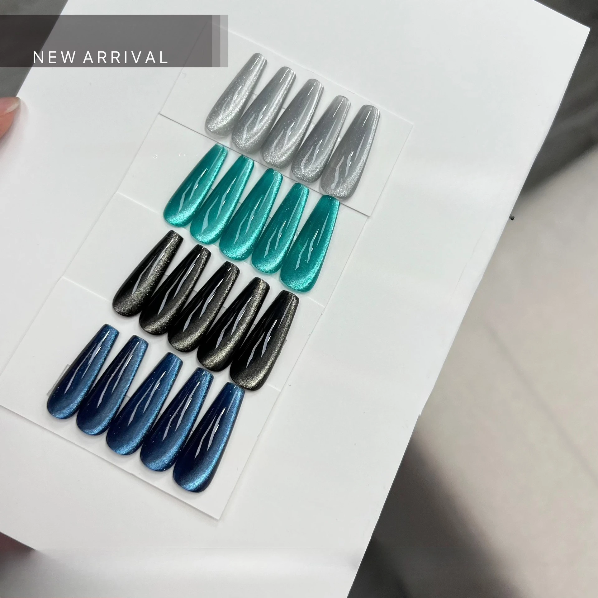 

4Colors/Set Blue Crystal Cat Magnetic Nail Gel Polish 12ml 9D Glass Water Light Reflective Glitter Soak Off UV Gel Varnish