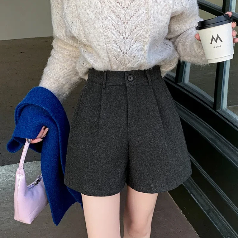 New Autumn Winter Woolen Boots Shorts Women Fashion Draped Buttons High Waist A-line Wool Blend Shorts Ladies Casual Shorts