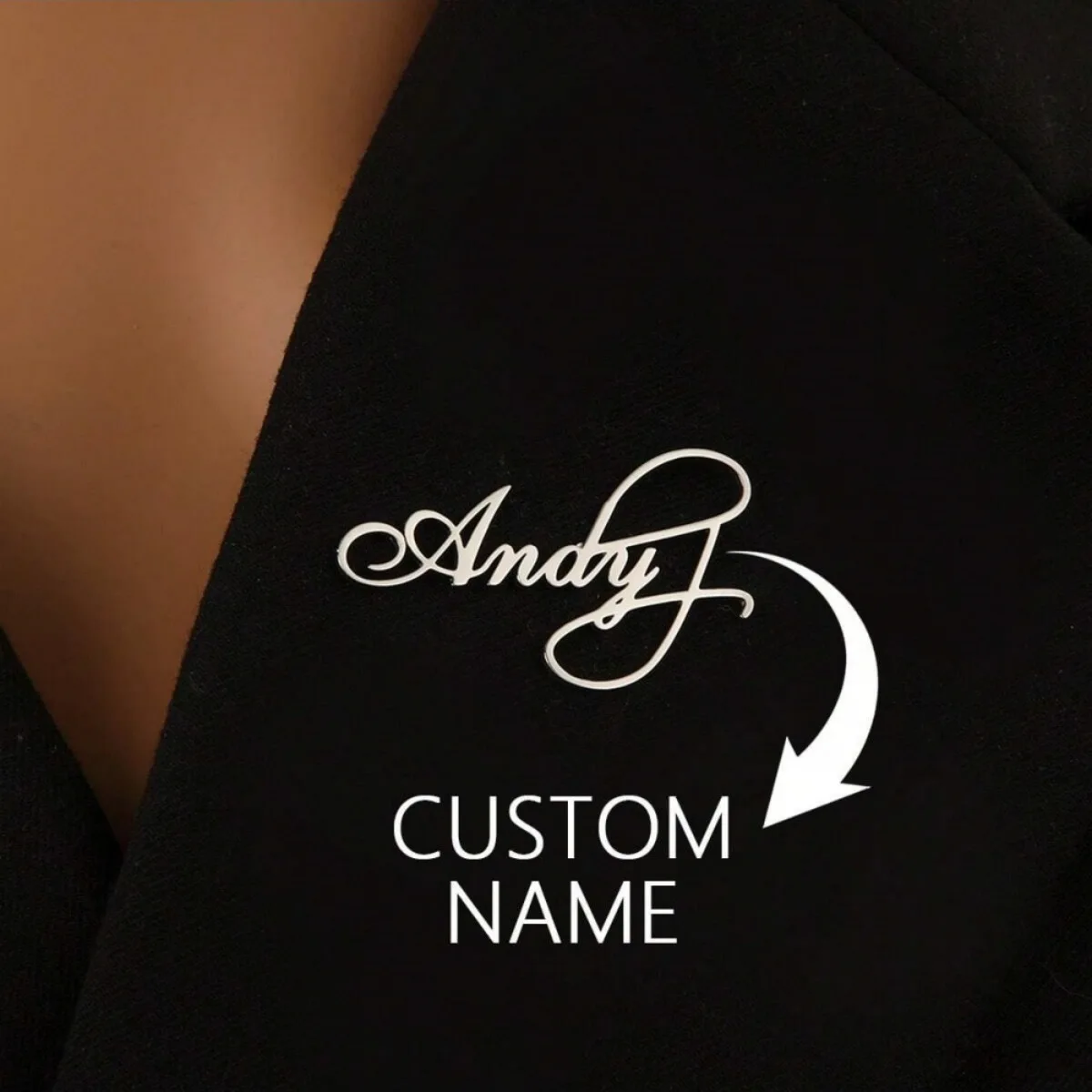 

Custom Name Fashion Font Lapel Pins Brooch Personalized Nameplate Letters Women Men Stainless Steel Gold Silver Color Pin Badge