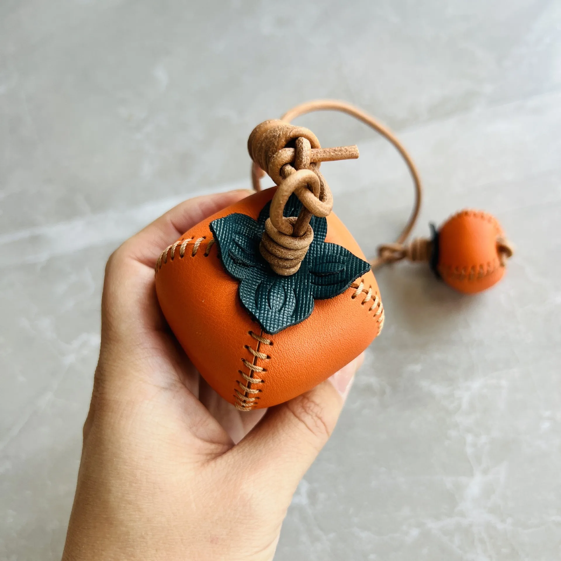 Handgefertigte Anhänger aus echtem Leder, geeignet für Taschen, Handtaschen, Rucksäcke, niedliche Ledertaschenanhänger, Obst-Schlüsselanhänger-Zubehör – Detail 5