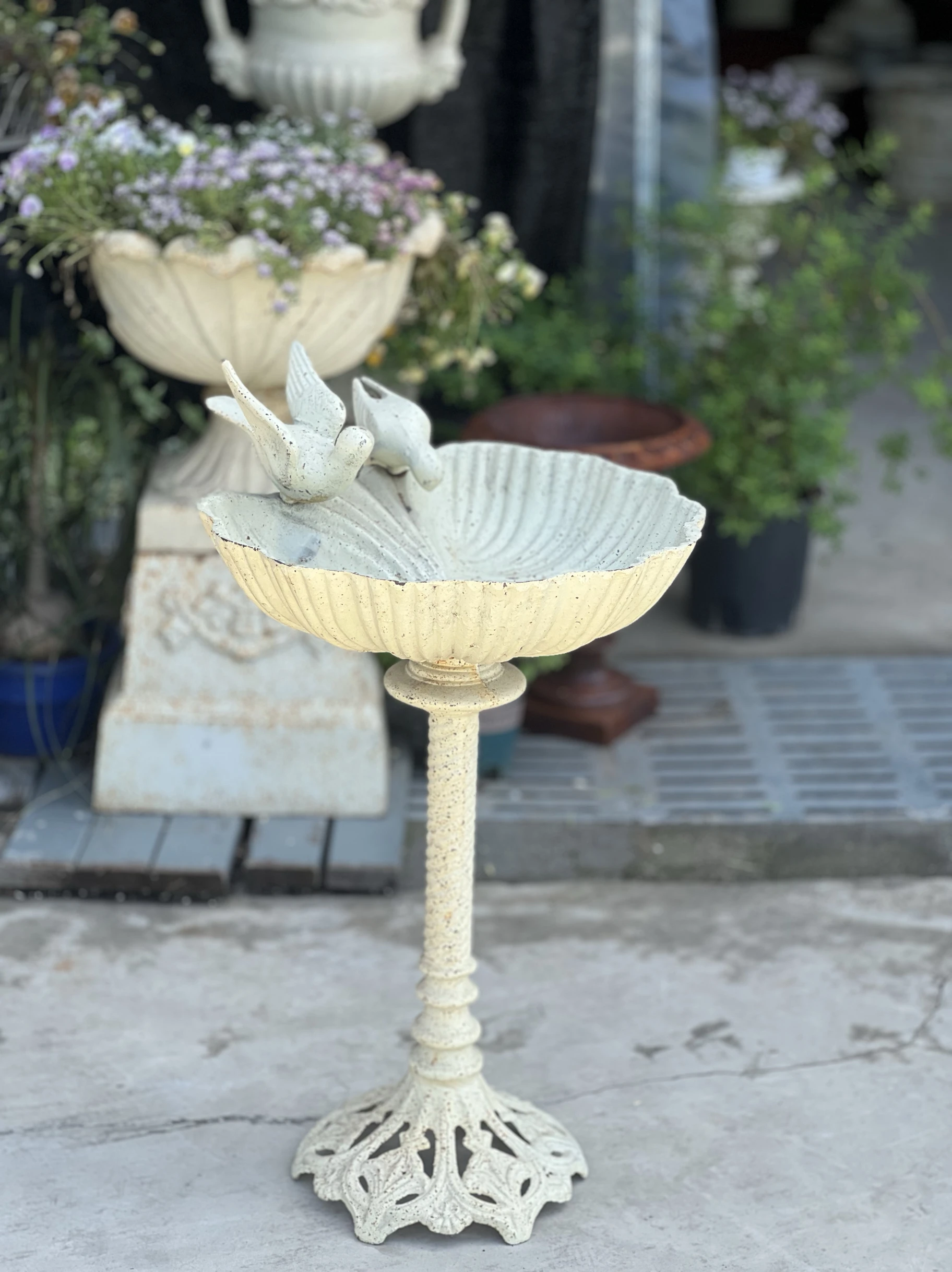 

Garden Garden Decoration Ornament Old Double Pigeon Shell Style Cast Iron Bird Food Pot Flower Pot