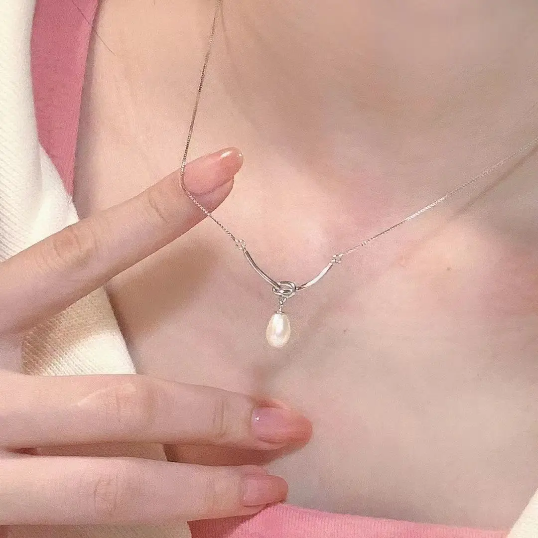 

Light Luxury Minimalist Versatile Necklace Women's Fashionable Trendy Accessories Exquisite Ethereal Niche Collarbone Chain