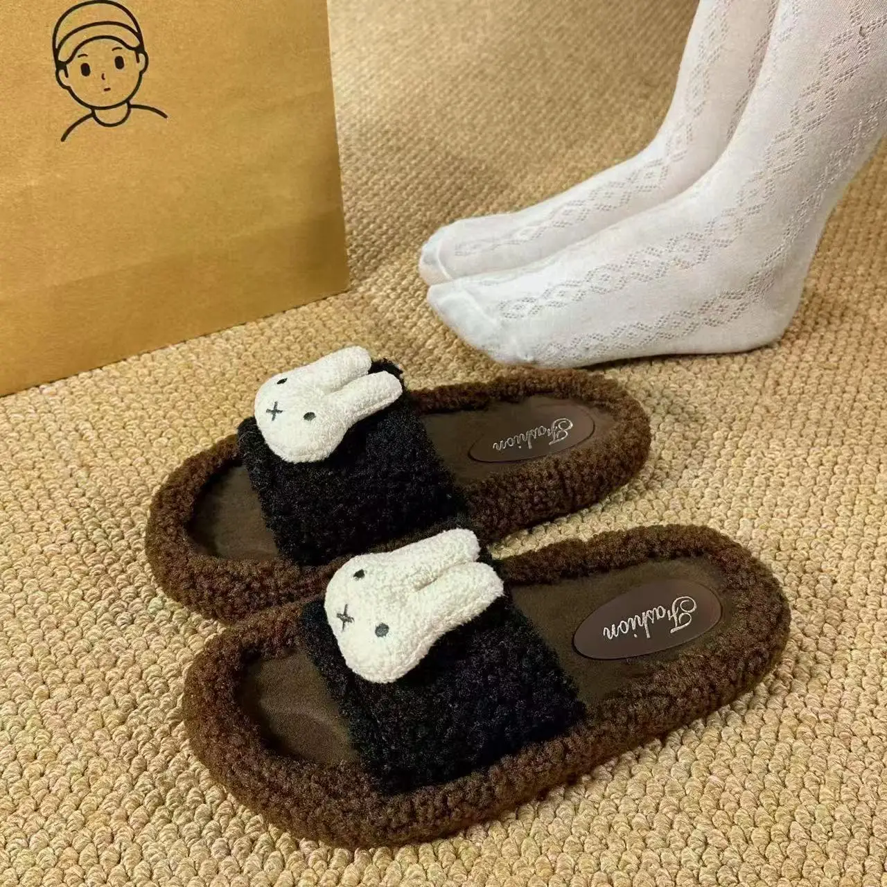 Pantoufles en peluche Miffy pour femmes, lapin de dessin animé mignon, diapositives chaudes et douces pour dames, pantoufles de chambre confortables et floues pour l'hiver