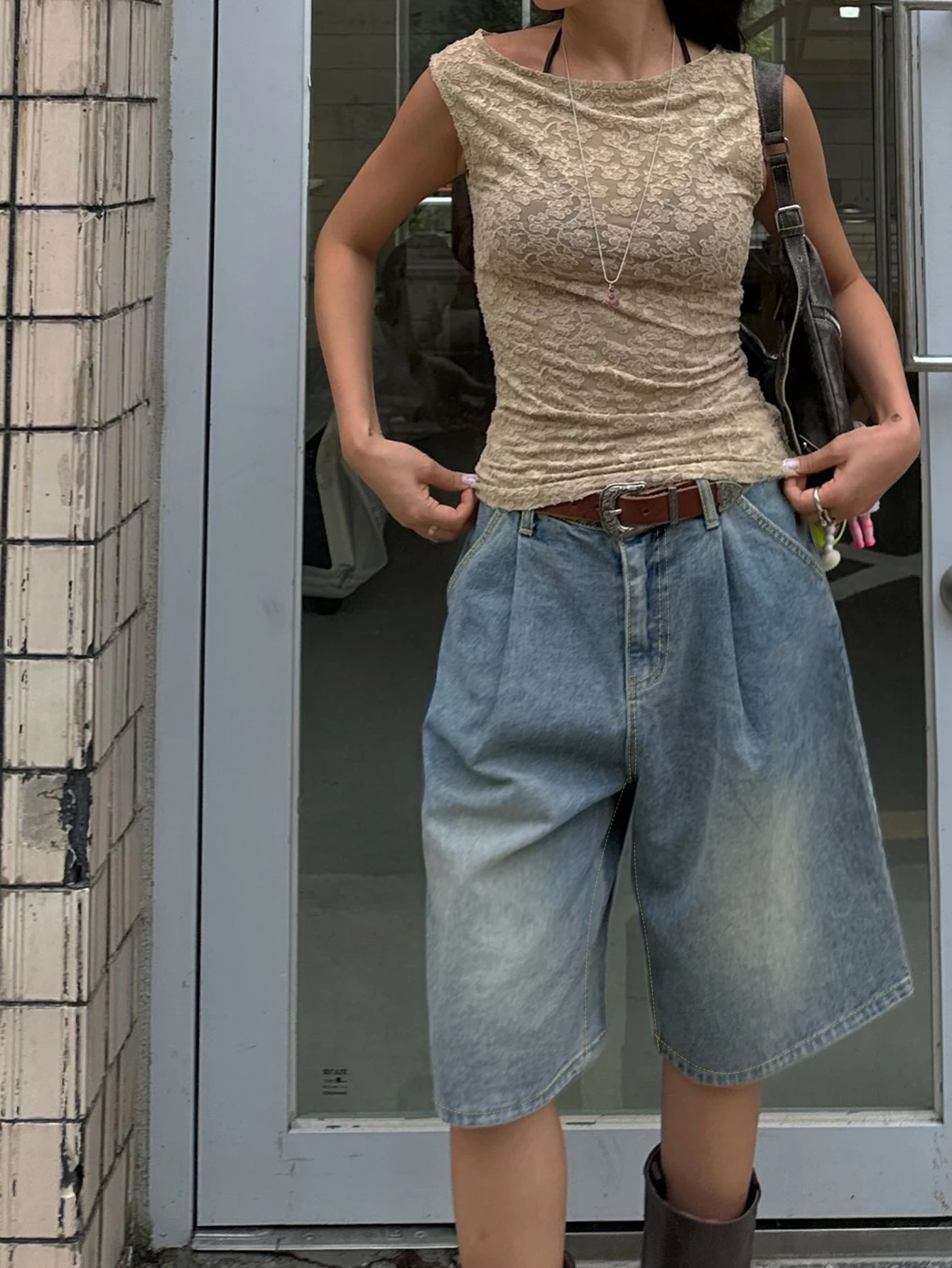 

High street retro distressed blue five-inch mid-length pants with pleated design for women, loose wide-leg straight denim shorts