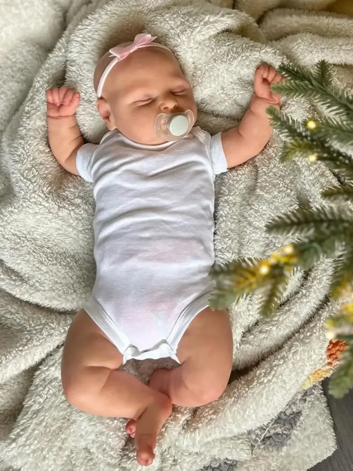 Cokela 48cm / 19inch Lifelike Baby Doll Cute Vinyl Doll Real Soft Touch The Perfect Gift Reborn Doll Skin Texture 3D