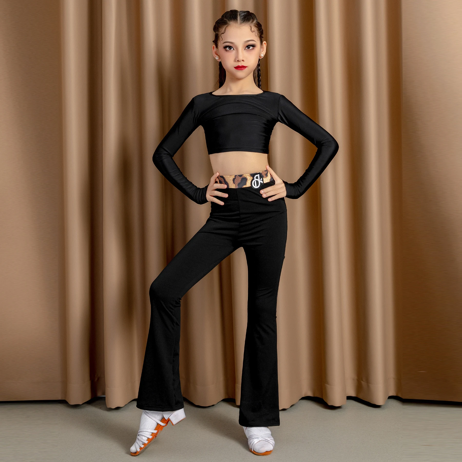 

Children Latin Dance Training Costume Kids Girls Back Hollow Out Top and Pants Trousers Samba Chacha Competition Dancewear Women
