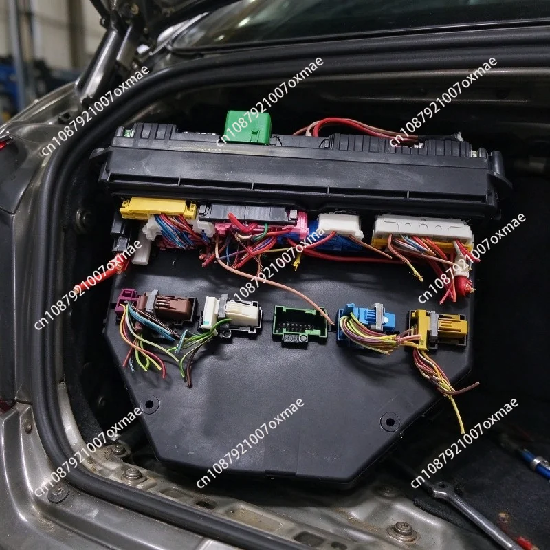 USED FOR Mercedes-Benz W212 W204 C63AMG Automotive Fuse Box Power Supply Circuit Breaker Electrical Components Model A2049009701