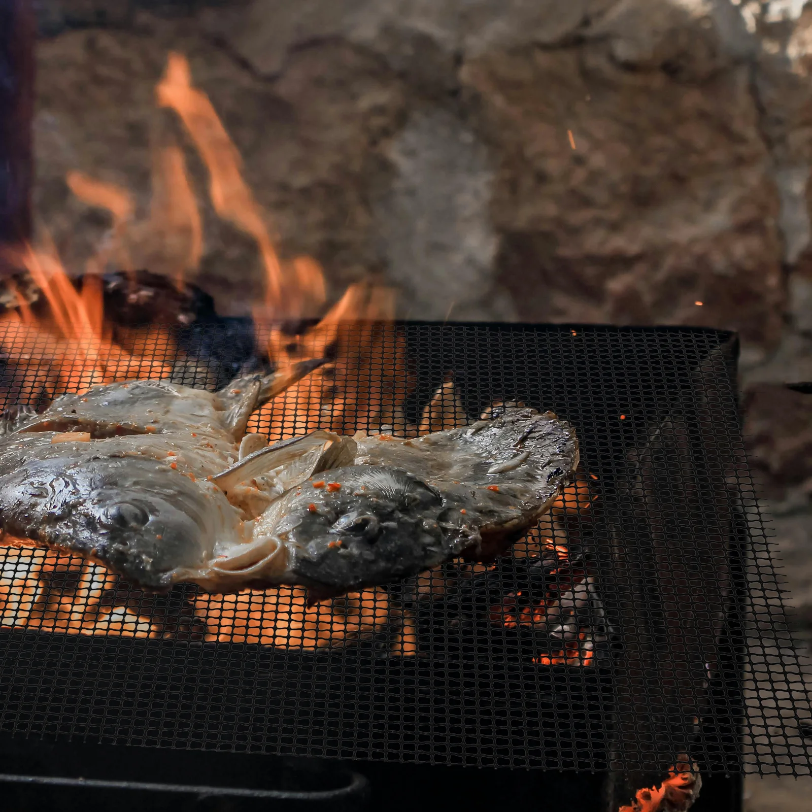 

5Pcs Bbq Grill Mesh Mat Non Stick Set Outdoor Barbecue Heat Resistant Net for Meat Seafood Vegetables Bbq Grease Mat