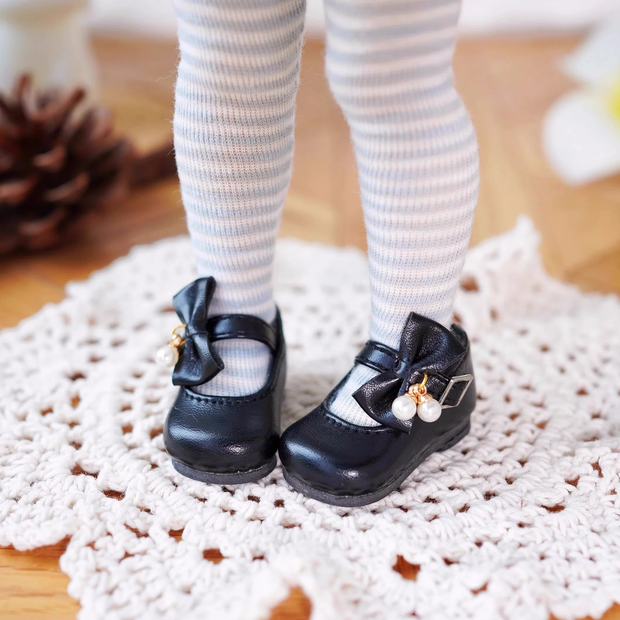 

BJD/SD Doll Shoes Girls 1/6 Round Toe White Black Cute Pearl Bow Black Single Buckle Small Leather Shoes Toys Doll Accessories