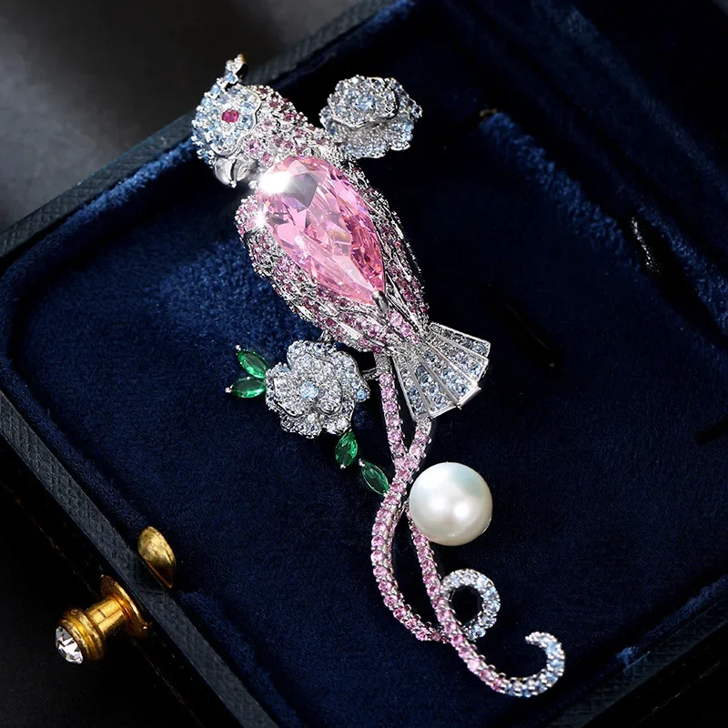 

High-end, niche, elegant, luxurious and exquisite rose parrot brooches, coats, suits and accessories