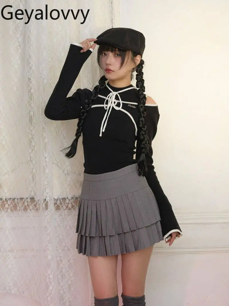 

Новинка Весна 2026: Модный комплект из двух предметов — вязаный жилет с открытыми плечами и бантом в японском стиле, а также трикотажная блузка с длинным рукавом, облегающий крой.