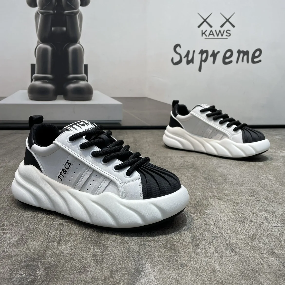 Dad's Shoes Men's 2023 Autumn New Thick Sole Leather Top Trend Versatile Casual Sports Shoes High Elastic Soft Sole Shoes