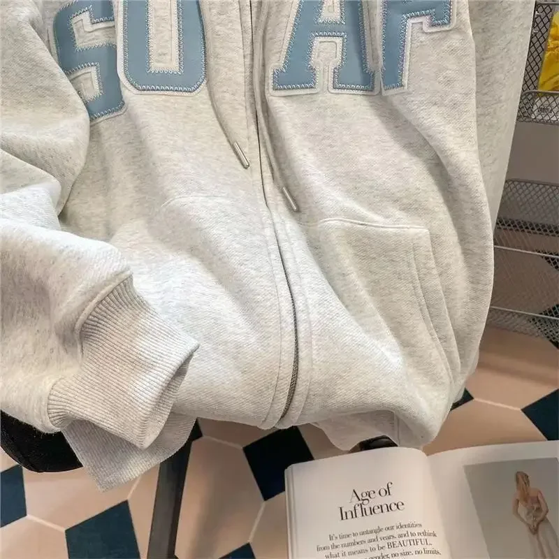 سترة سميكة من الصوف بغطاء للرأس وسحاب مفتوح سترة نسائية للخريف والشتاء معطف كلاسيكي على طراز الكلية الأمريكية