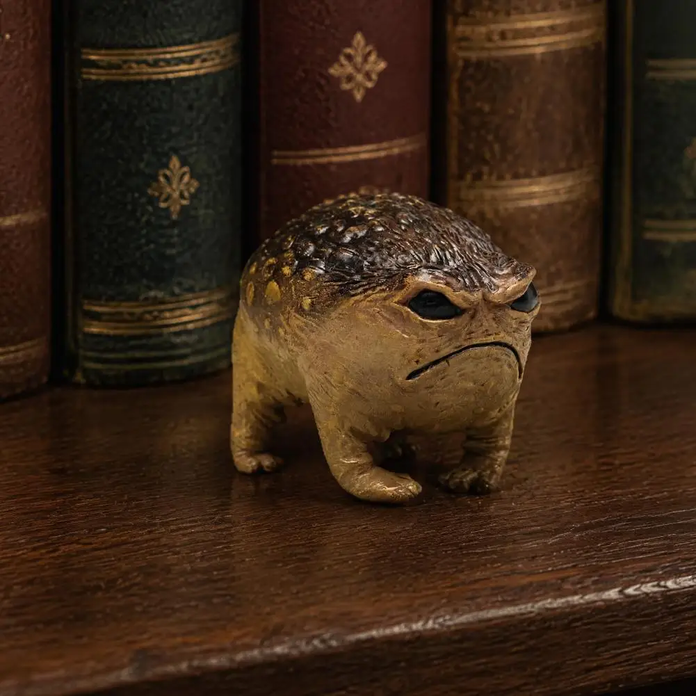 Cute Frog Decor Queer Grumpy Frog Toad Statue Outdoor Garden Yard Decor Sculpture Fun Novelty Home Office Unique Gift Figurine