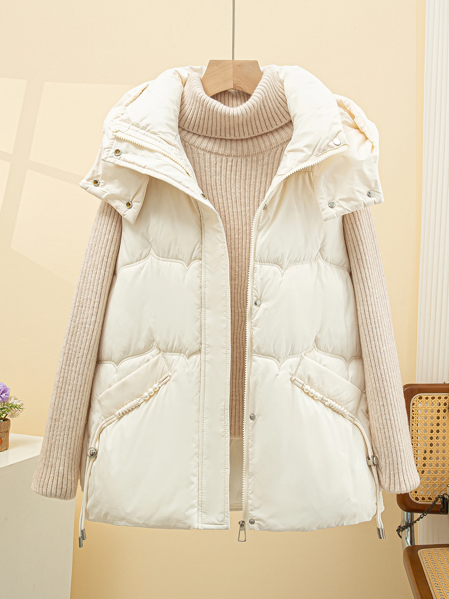 Dames donsvest van katoen of losvallende herfst-winter bovenkleding, modieus met capuchon, polyestervezel, ritssluiting