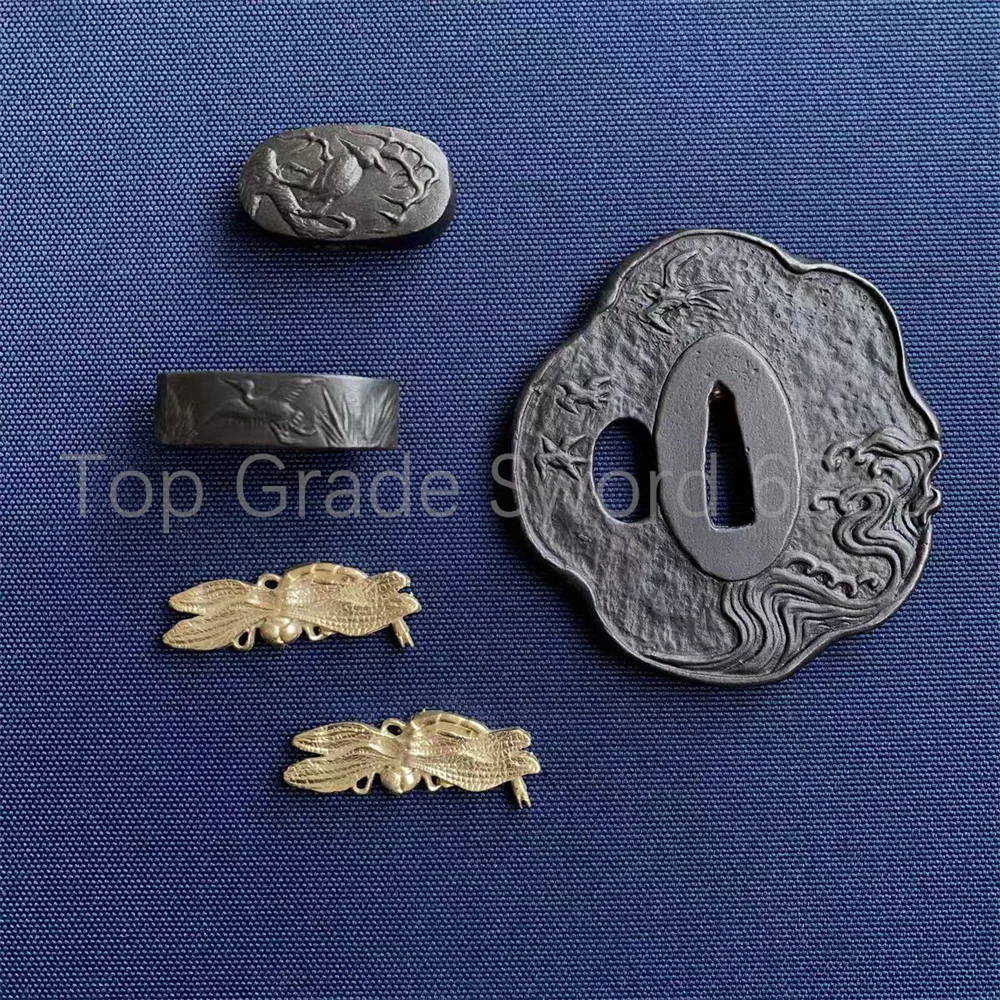 

Отличная резьба из нержавеющей стали Tsuba, поручня Fuchi Kashira, латунное перо Menuki для японского самурая, катаны, меча, фитинги
