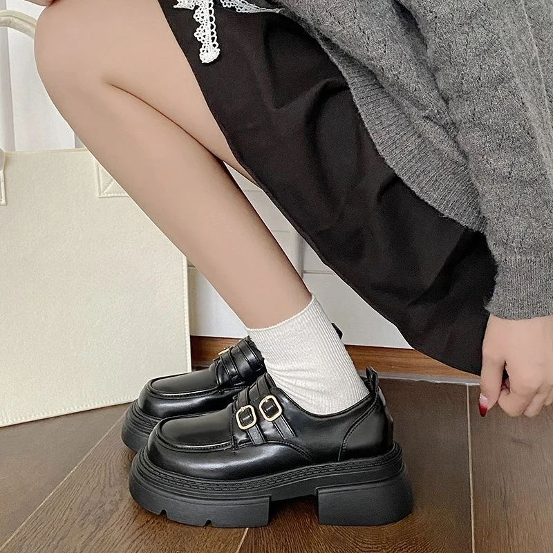 Mocasines Vintage británico JK Mary Jane para mujer, nuevos zapatos negros de cuero pequeños con aumento de altura, Maillard marrón, versátiles, 2025