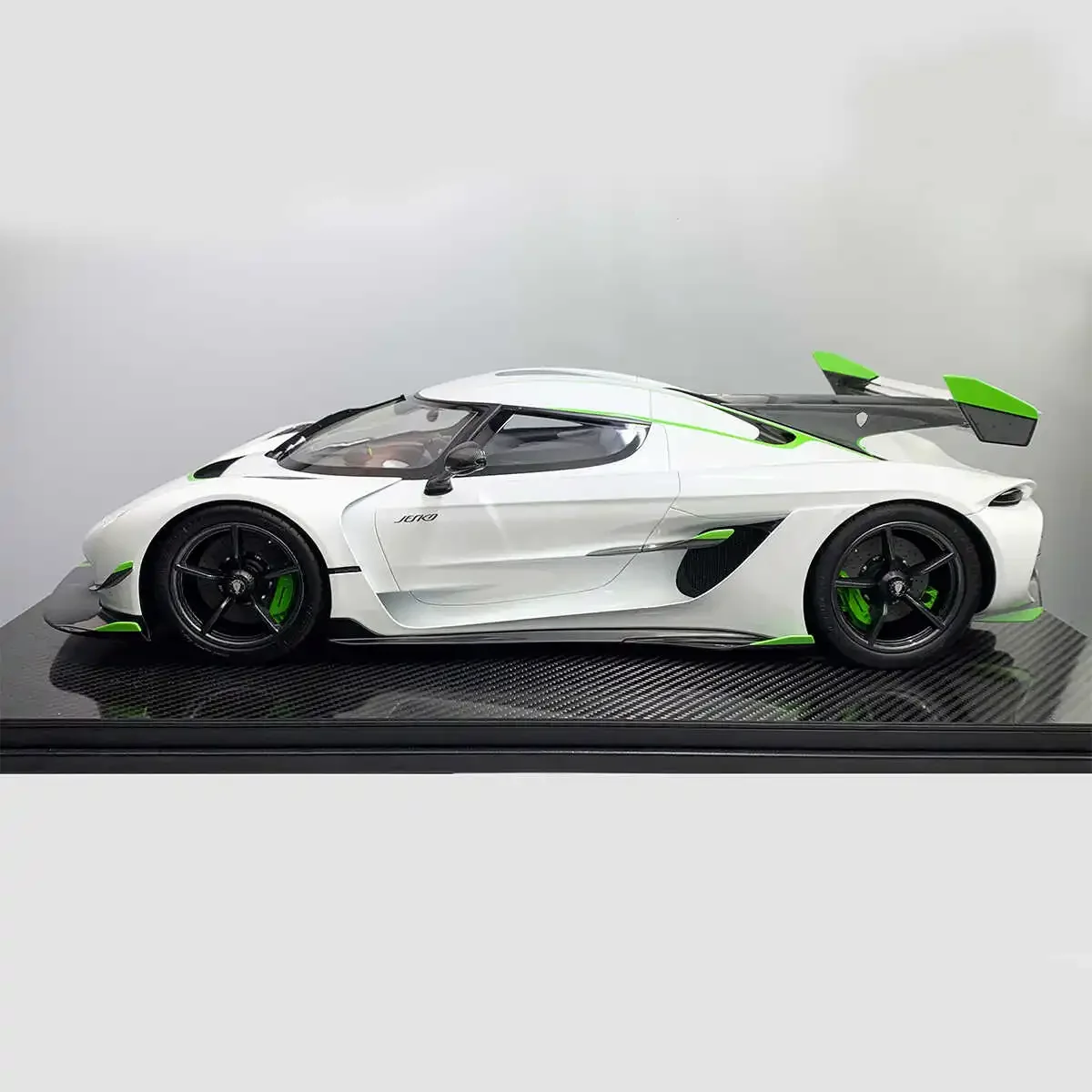 Frontiart FA 1:8 Jesko Crystal White Simulation Limited Edition Resin Metal Static Car Model Toy Gift